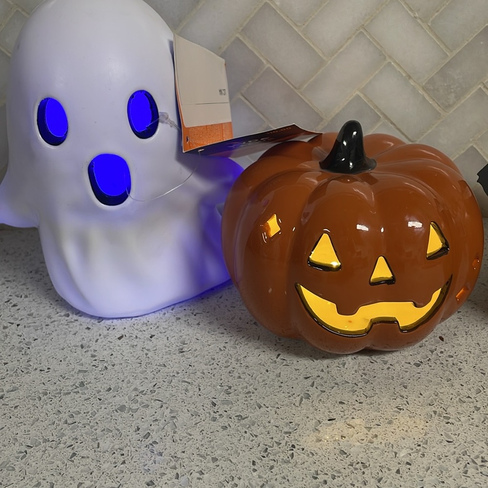Hyde and Eek Halloween Decorations - Picture 5 of 10